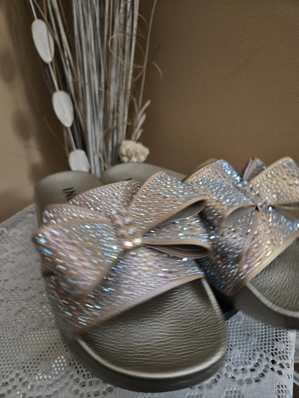 💞❣️Womens Sparkling Bow Slide Sandals in Iridescent Pink/Gold - Size 10💓❤️ - Picture 5 of 6